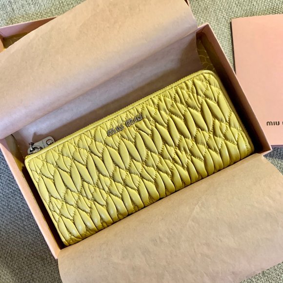 Miu Miu Portafogoli Nappa Cloquet Polline - Picture 7 of 7